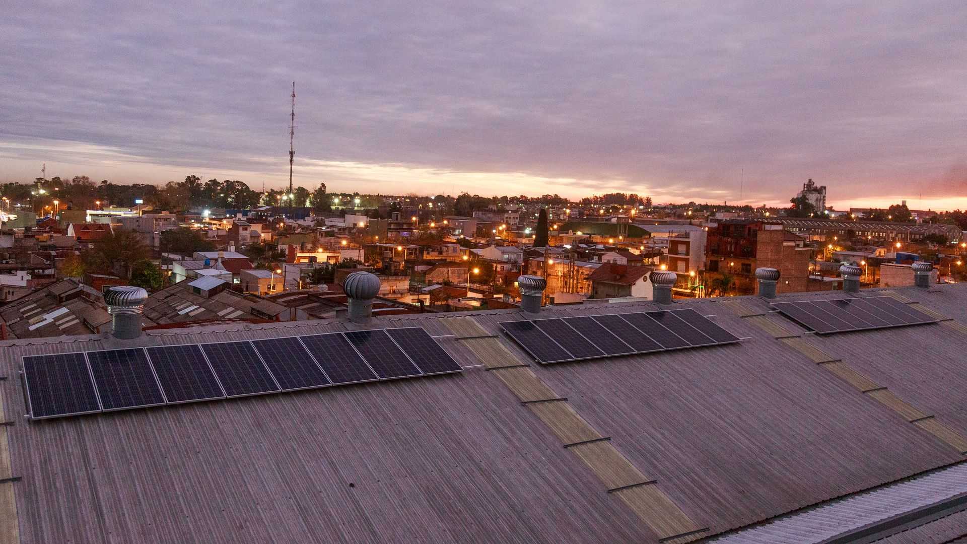 Instalación en industria para autoconsumo y respaldo